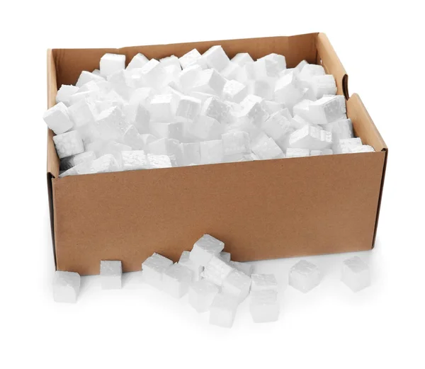 Kartonová Krabička Polystyrénovými Kostkami Bílém Pozadí — Stock fotografie