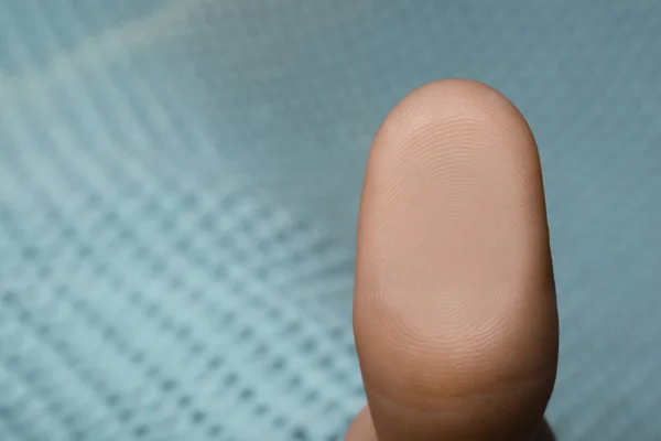 Mujer Presionando Dedo Superficie Vista Cerca Escaneo Huellas Dactilares —  Fotos de Stock