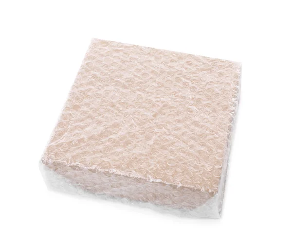 Pudełko Tekturowe Zapakowane Folię Bąbelkową Izolowaną Biało — Zdjęcie stockowe