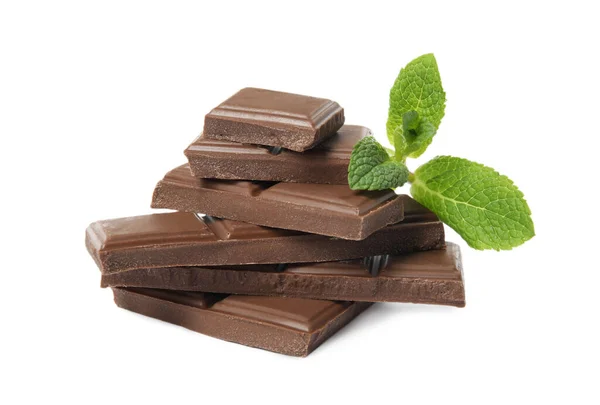 Pedaços Chocolate Saborosos Hortelã Fundo Branco — Fotografia de Stock