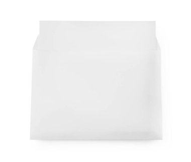 Kartı beyaza izole edilmiş basit kağıt zarf