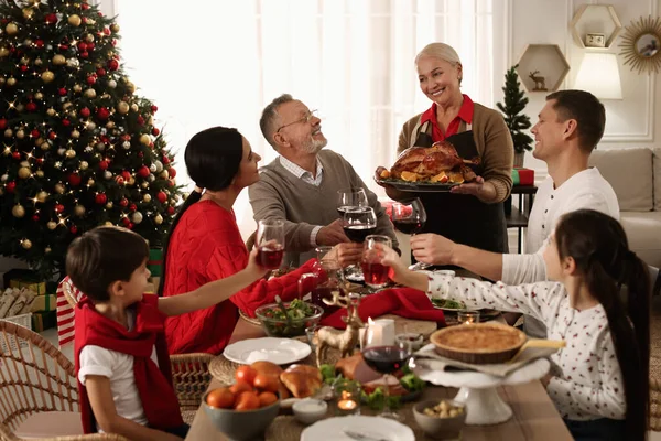 Happy Family Clinking Glasses Drinks Festive Dinner Indoors Christmas Celebration — Stock Photo, Image