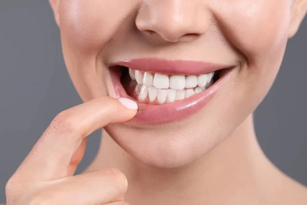 Young Woman Showing Healthy Gums Grey Background Closeup — Stock Photo, Image