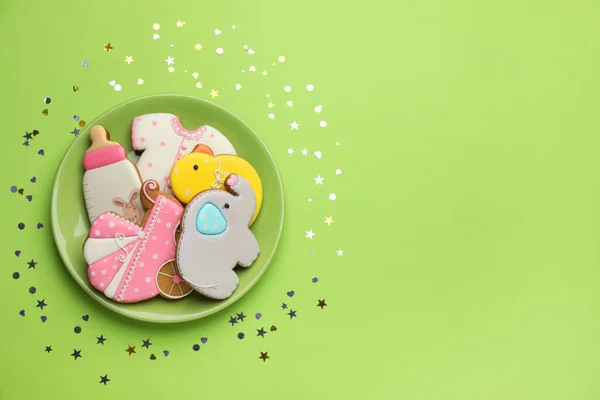Plate Baby Shower Cookie Világoszöld Háttér Lapos Laikus Szöveg Helye — Stock Fotó