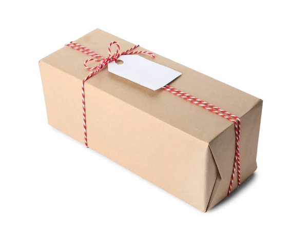 Подарочная Коробка Завернутая Крафт Бумагу Бантом Биркой Изолированной Белом — стоковое фото