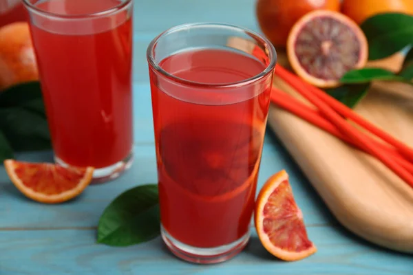 맛있는 시실리안 오렌지 주스와 식탁에 — 스톡 사진