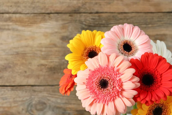 Boeket Van Prachtige Kleurrijke Gerbera Bloemen Houten Achtergrond Ruimte Voor — Stockfoto