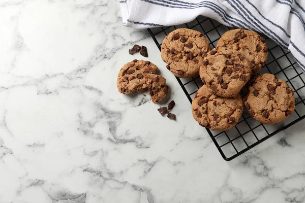 Delicious Chocolate Chip Cookies White Marble Table Flat Lay Space — Stock Photo, Image