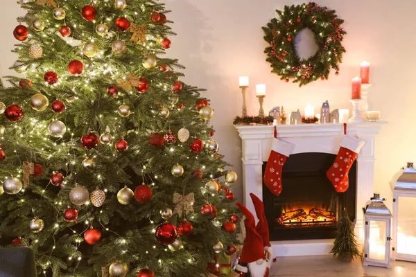 Chambre Confortable Intérieur Avec Beau Sapin Noël Cheminée — Photo