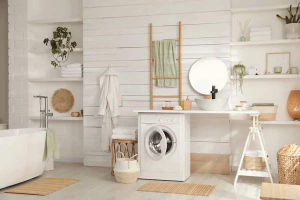 Stilvolles Badezimmer Mit Moderner Waschmaschine — Stockfoto