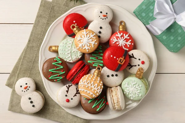 Krásně Zdobené Vánoční Macaronů Dárkové Krabice Bílém Dřevěném Stole Byt — Stock fotografie