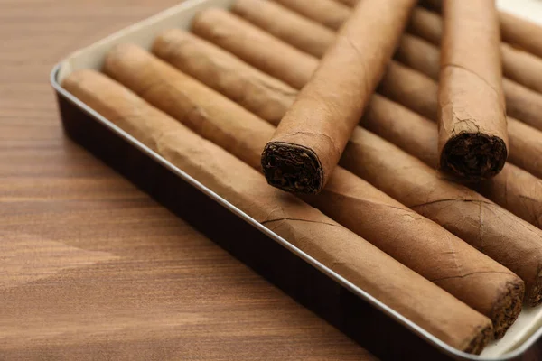 Muchos Cigarros Caja Mesa Madera Primer Plano — Foto de Stock