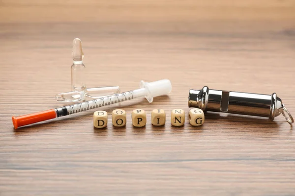 Kelime Doping Hakem Düdüğü Tahta Masada Uyuşturucu Olan Küpleri — Stok fotoğraf