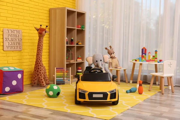 Kinder Elektroauto Mit Spielzeugelefant Spielzimmer — Stockfoto