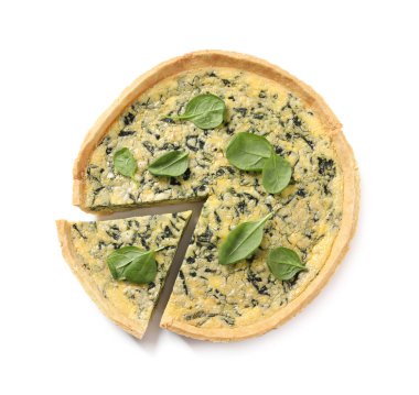 Dilimlenmiş lezzetli ev yapımı ıspanaklı turta.