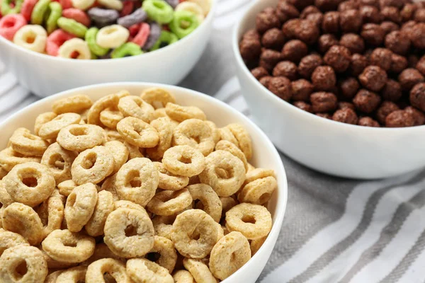 Diferentes Deliciosos Cereales Para Desayuno Toalla Cocina Primer Plano — Foto de Stock