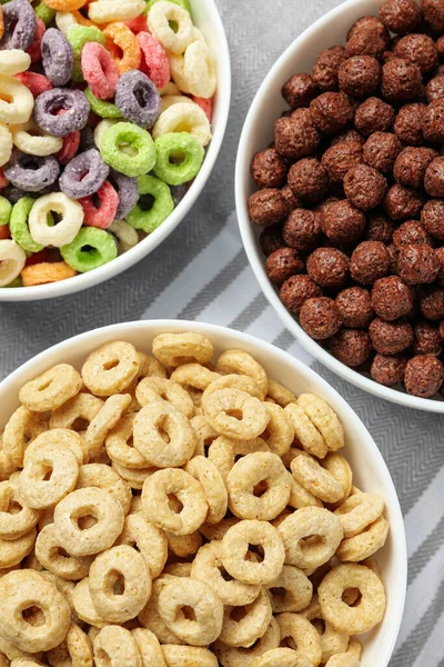 Diferentes Deliciosos Cereales Desayuno Toalla Cocina Por Encima Vista — Foto de Stock