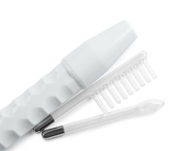 Beyaz arka planda nozülleri olan modern Darsonval, üst manzara. Mikro akım terapisi