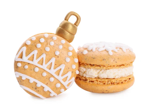 Maravilhosamente Decorados Macarons Natal Fundo Branco — Fotografia de Stock