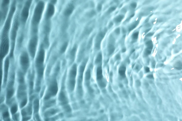 Closeup Άποψη Του Νερού Τσαλακωμένη Επιφάνεια Τυρκουάζ Φόντο — Φωτογραφία Αρχείου