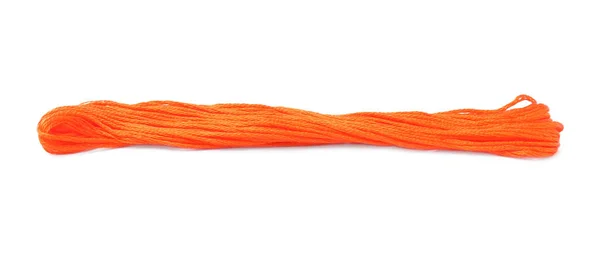 Leuchtend Orangefarbener Stickfaden Auf Weißem Hintergrund — Stockfoto