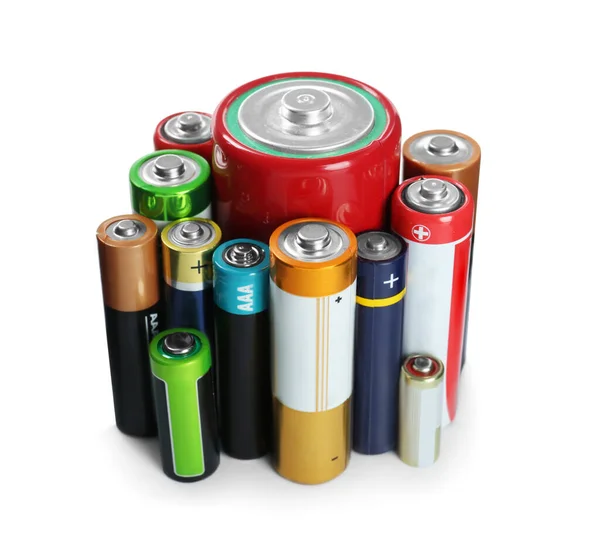 Många Batterier Olika Typer Vit Bakgrund — Stockfoto