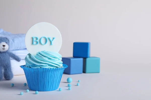 Cupcake Chá Bebê Lindamente Decorado Com Creme Topper Menino Fundo — Fotografia de Stock