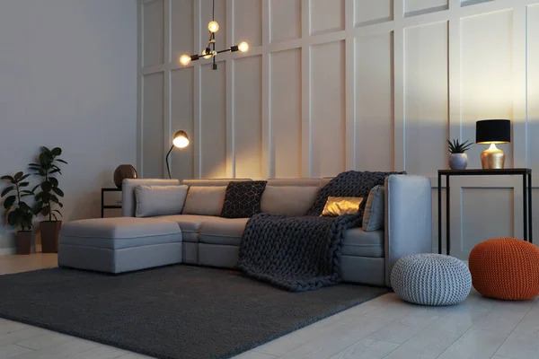 Elegante Salón Interior Con Muebles Cómodos — Foto de Stock