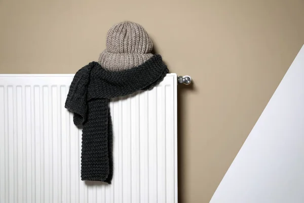 Modern Radiator Knitted Hat Scarf Color Wall Indoors Space Text — Stock Photo, Image
