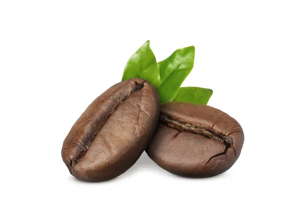 Aromatiska Rostade Kaffebönor Och Färska Gröna Blad Vit Bakgrund — Stockfoto