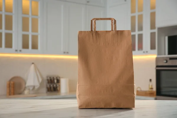 Bolso Compras Papel Sobre Mesa Mármol Blanco Cocina Espacio Para —  Fotos de Stock