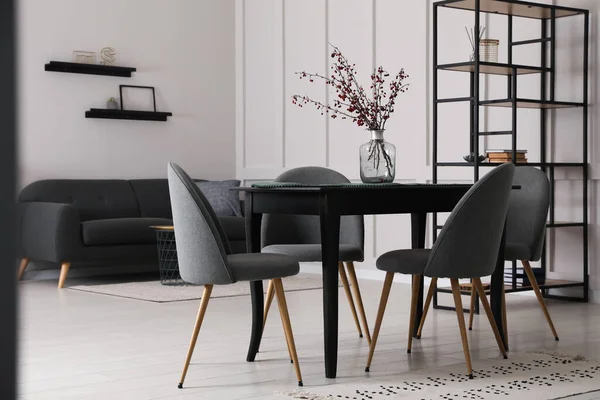 Hermoso Comedor Interior Con Muebles Nuevos Elegantes — Foto de Stock