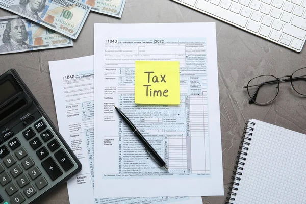 Nota Lembrete Com Palavras Tempo Fiscal Documentos Teclado Dinheiro Calculadora — Fotografia de Stock