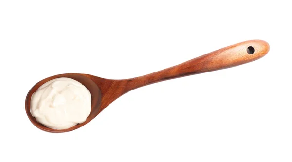 白で隔離されたおいしいマヨネーズと木製のスプーン トップビュー — ストック写真
