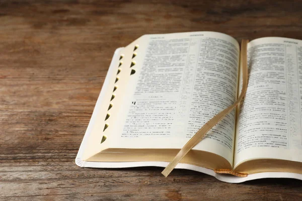 Open Bible Wooden Table Christian Religious Book — Stock Photo, Image