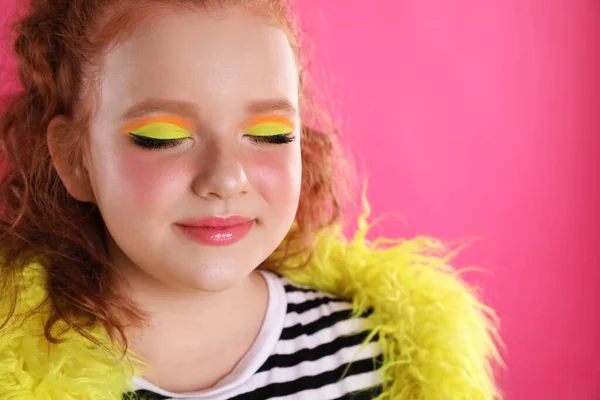 Menina Indie Bonito Com Maquiagem Brilhante Fundo Rosa Espaço Para — Fotografia de Stock