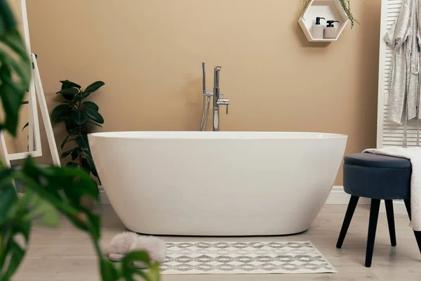 Cozy Bathroom Interior Stylish Ceramic Tub — Stock Photo, Image