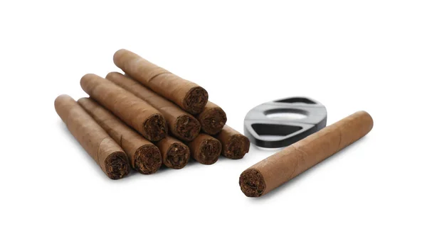 Zigarren Und Guillotinenschneider Auf Weißem Hintergrund — Stockfoto