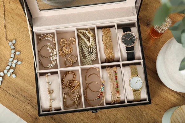 Boîte Bijoux Élégante Avec Belle Bijouterie Montres Bracelets Chères Près — Photo