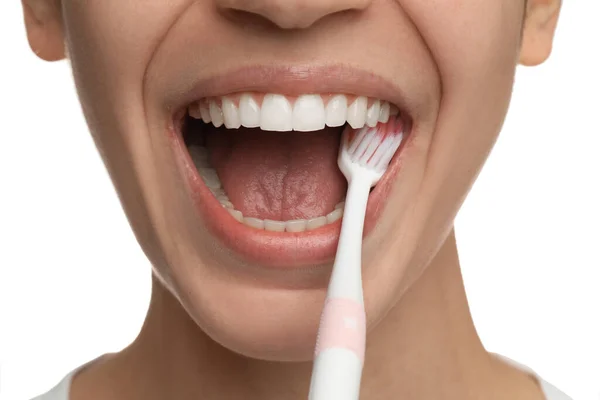 Kvinna Borsta Tänderna Vit Bakgrund Närbild Tandvård — Stockfoto