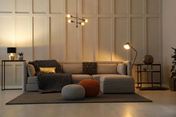Stilvolles Wohnzimmerinterieur Mit Bequemen Möbeln — Stockfoto