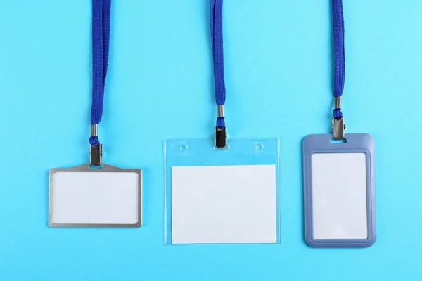 Λευκά Σήματα Ανοιχτό Μπλε Φόντο Επίπεδα Lay Mockup Για Σχεδιασμό — Φωτογραφία Αρχείου