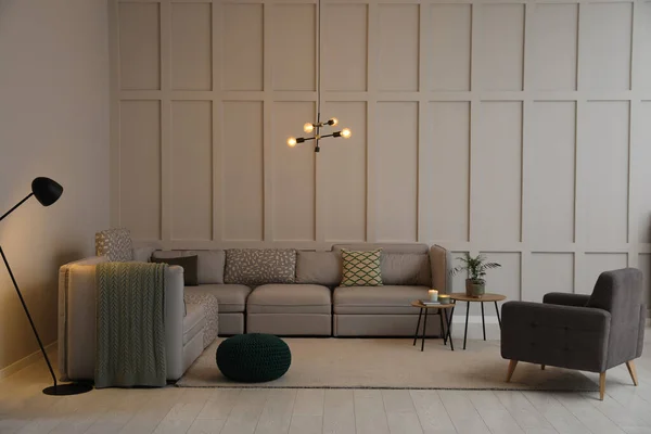 Elegante Salón Interior Con Muebles Cómodos — Foto de Stock