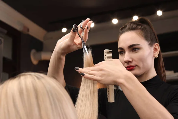 Peluquería Profesional Corte Pelo Mujer Salón — Foto de Stock