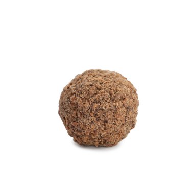 Beyaz üzerine izole edilmiş lezzetli çikolatalı trüf.