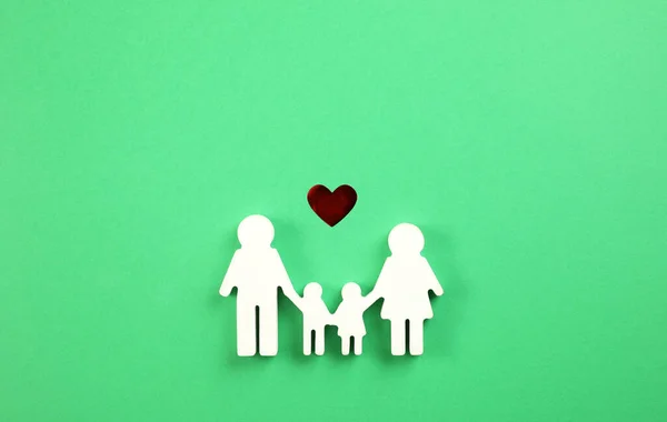 Family Figure Red Heart Green Background Flat Lay — Stock Photo, Image