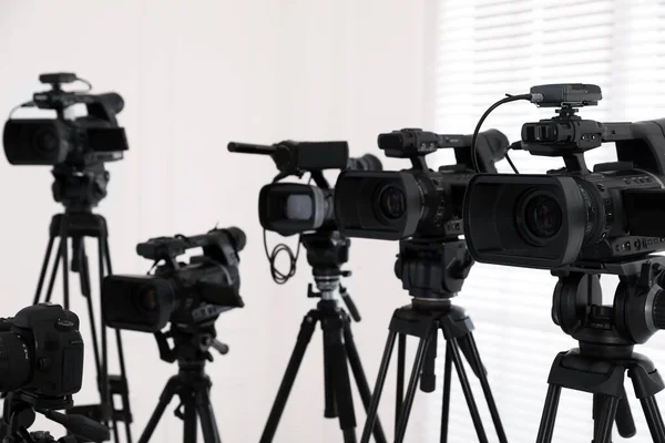 Cámaras Vídeo Modernas Interiores Equipos Medios Profesionales Para Eventos Radiodifusión — Foto de Stock