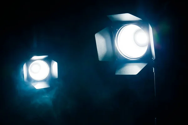Bright Spotlights Smoke Darkness Professional Stage Equipment — Stock Photo, Image