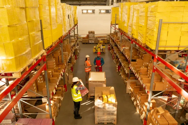 Gerente Trabalhadores Armazém Acima Vista Centro Logística — Fotografia de Stock