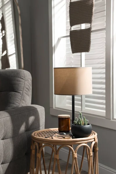 Interior Habitación Con Elegante Lámpara Muebles — Foto de Stock